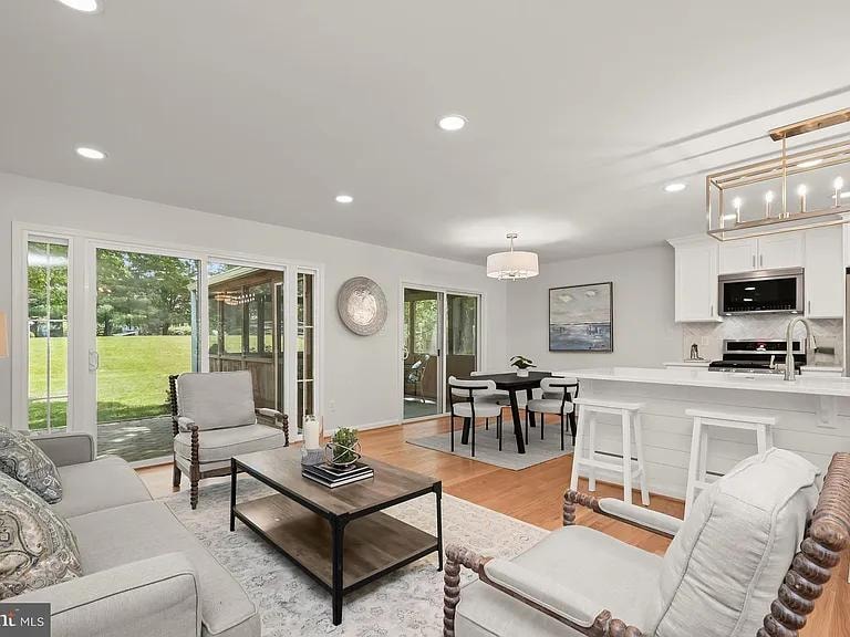 11725 Becket Street living and kitchen