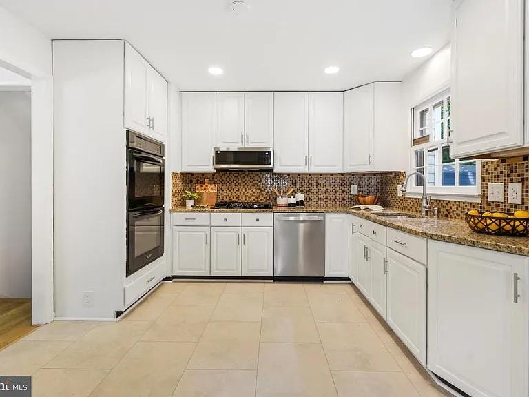13410 Dowlais Dr. kitchen